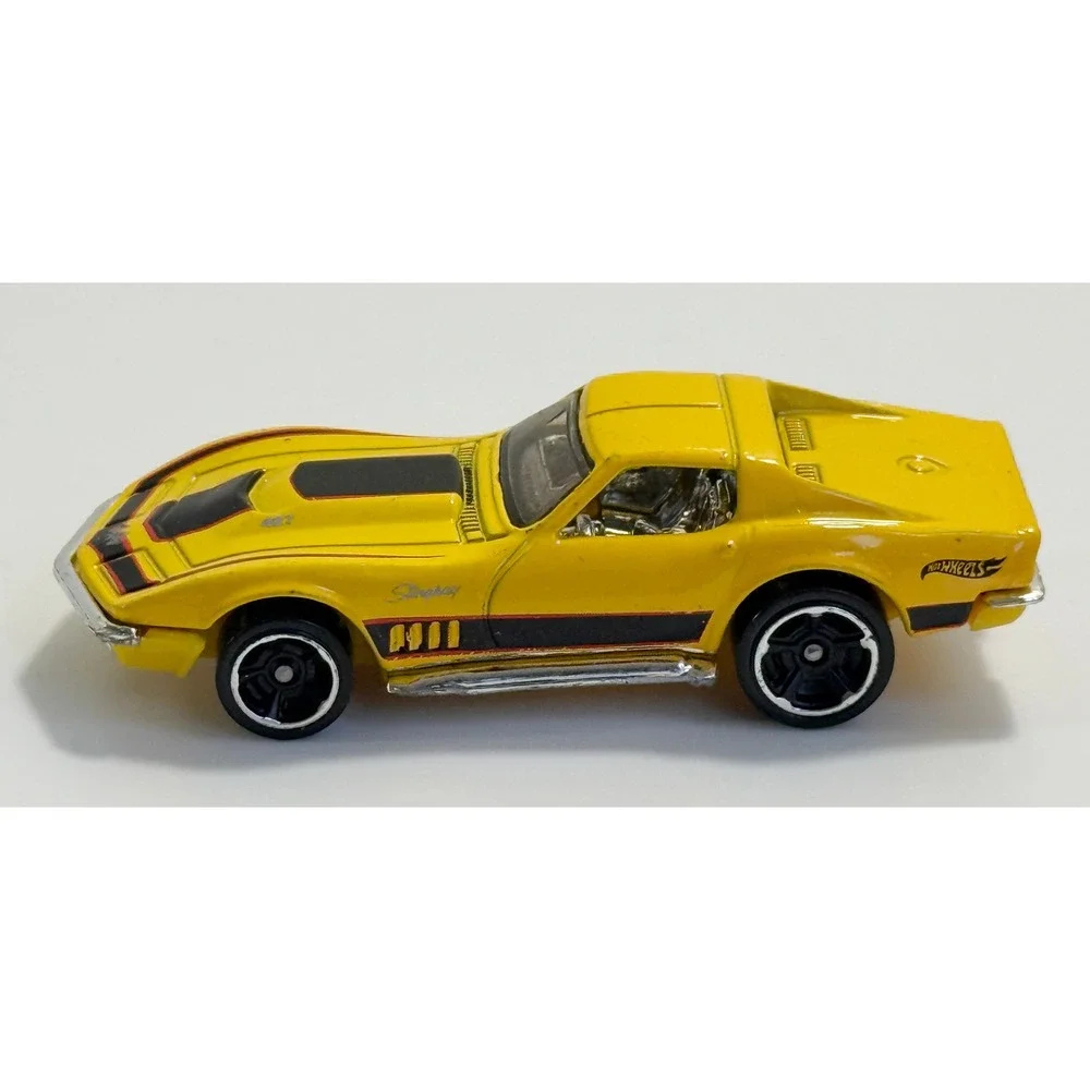 Hot‎ Wheels 1969 Corvette Stingray 1/64 Yellow Black Red Racing Stripes 2005